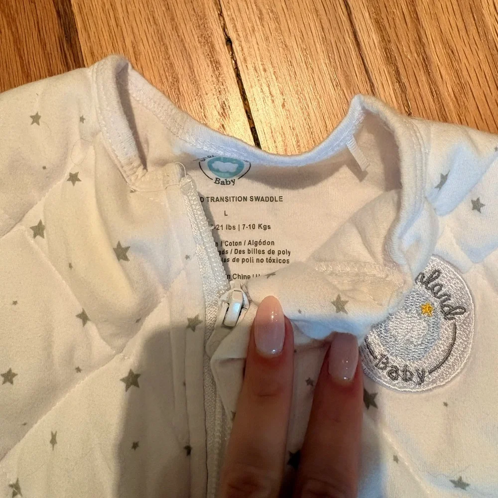 Halo dreamland weighted White Baby Sleep Sack with Gray Star Print - Picture 3 of 3